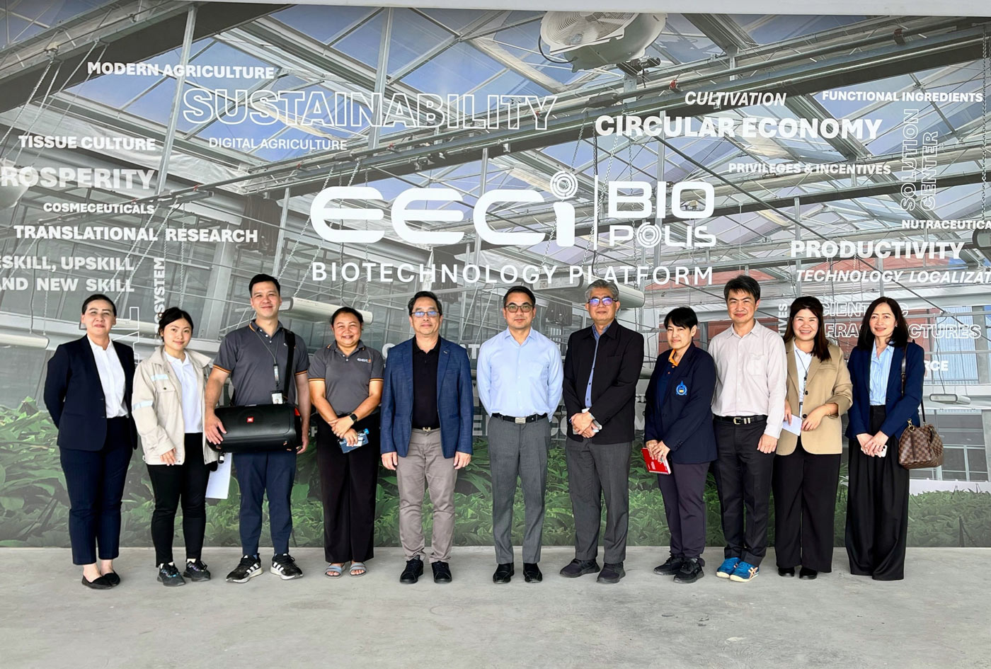 ส.ส.ท. เข้าพบ EECi เพื่อแนะนำสมาคมฯ และประสานความร่วมมือในการยกระดับการพัฒนาอุตสาหกรรมด้วยเทคโนโลยีและนวัตกรรม