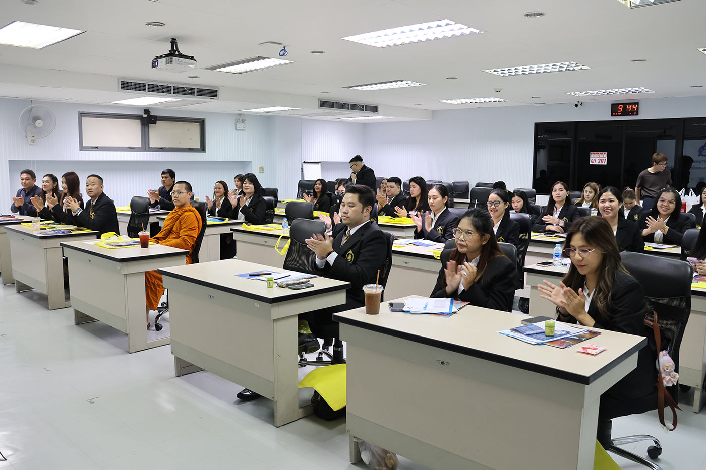 ส.ส.ท. ให้การต้อนรับ คณะนักศึกษาระดับปริญญาโท และอาจารย์ คณะทรัพยากรมนุษย์ มหาวิทยาลัยรามคำแหง เนื่องในโอกาสเยี่ยมชมการพัฒนาบุคลากรและการจัดการอบรมขององค์กร ในยุคดิจิทัล