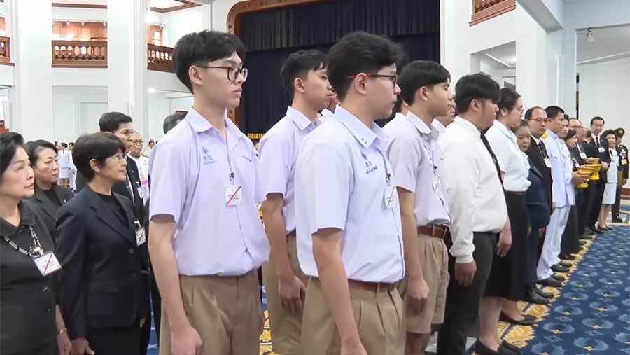 ส.ส.ท. ได้รับพระมหากรุณาธิคุณอย่างหาที่สุดมิได้ จากสมเด็จพระกนิษฐาธิราชเจ้า กรมสมเด็จพระเทพรัตนราชสุดา ฯ สยามบรมราชกุมารี พระราชทานพระราชวโรกาสให้ คณะผู้จัดการแข่งขันหุ่นยนต์ ส.ส.ท. ชิงแชมป์ประเทศไทย ประจำปี 2568 ร่วมเข้าเฝ้าทูลละอองพระบาท ณ ศาลาดุสิดาลัย สวนจิตรลดา