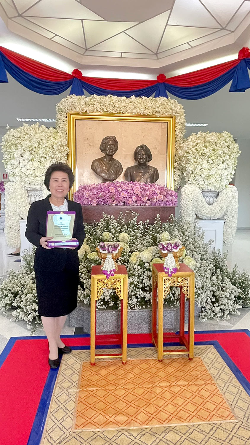 นายกสมาคม สมาคมส่งเสริมเทคโนโลยี (ไทย-ญี่ปุ่น) เข้าเฝ้าทูลละอองพระบาทรับเสด็จ และ รับพระราชทานโล่ที่ระลึก จากสมเด็จพระกนิษฐาธิราชเจ้า กรมสมเด็จพระเทพรัตนราชสุดา ฯ สยามบรมราชกุมารี