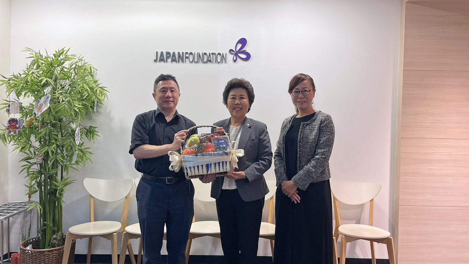 นายกสมาคม ส.ส.ท. เข้าพบ Director General, Director of Japanese Language Department, The Japan foundation, Bangkok