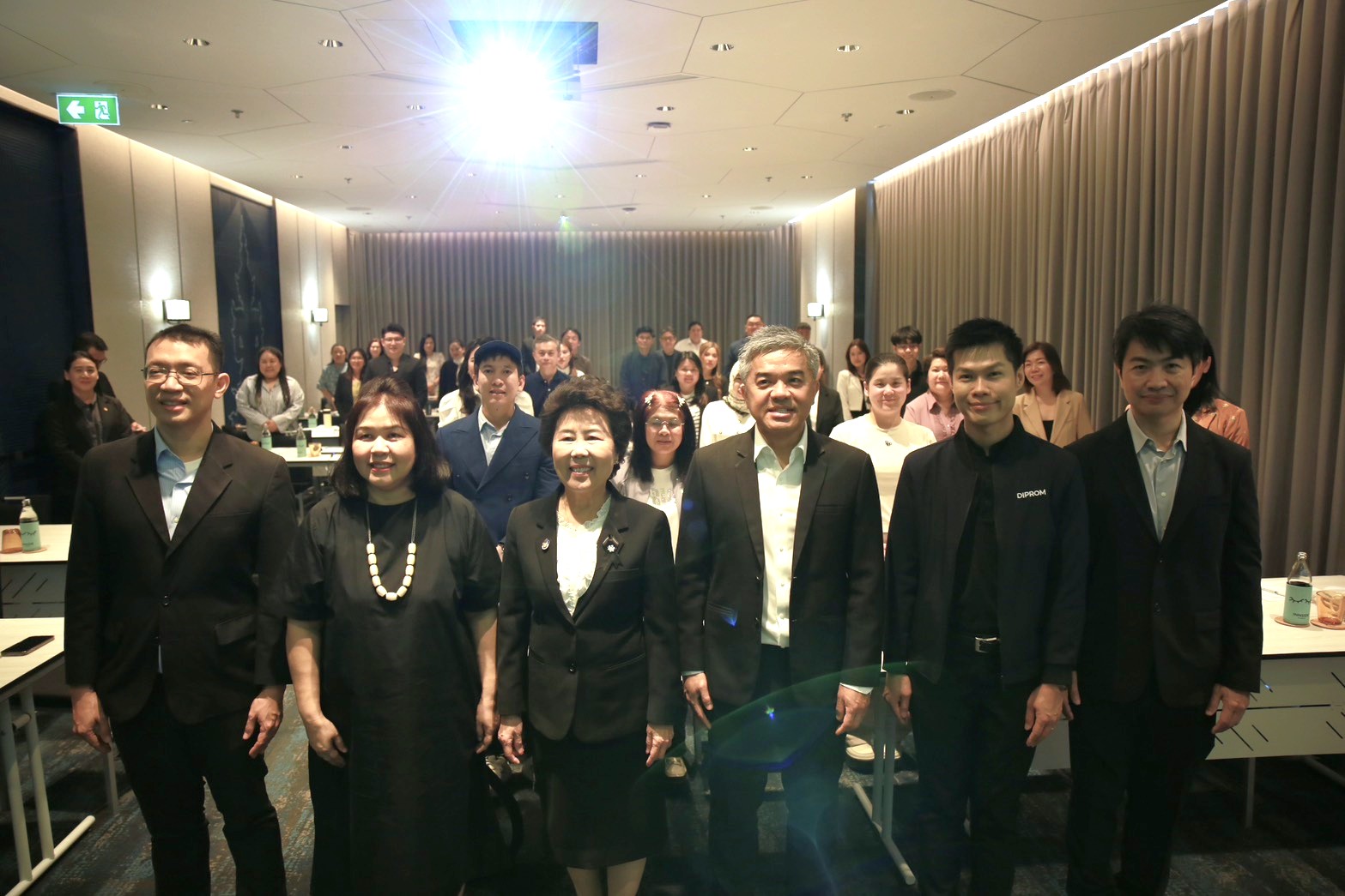 ดีพร้อม เปิดห้องติวเข้ม ปั้นนักเจรจาการค้าสร้างพันธมิตรธุรกิจด้วยวิถี OTAGAI เสริมแกร่งอุตสาหกรรมไทย เติบโตได้ในระดับสากล