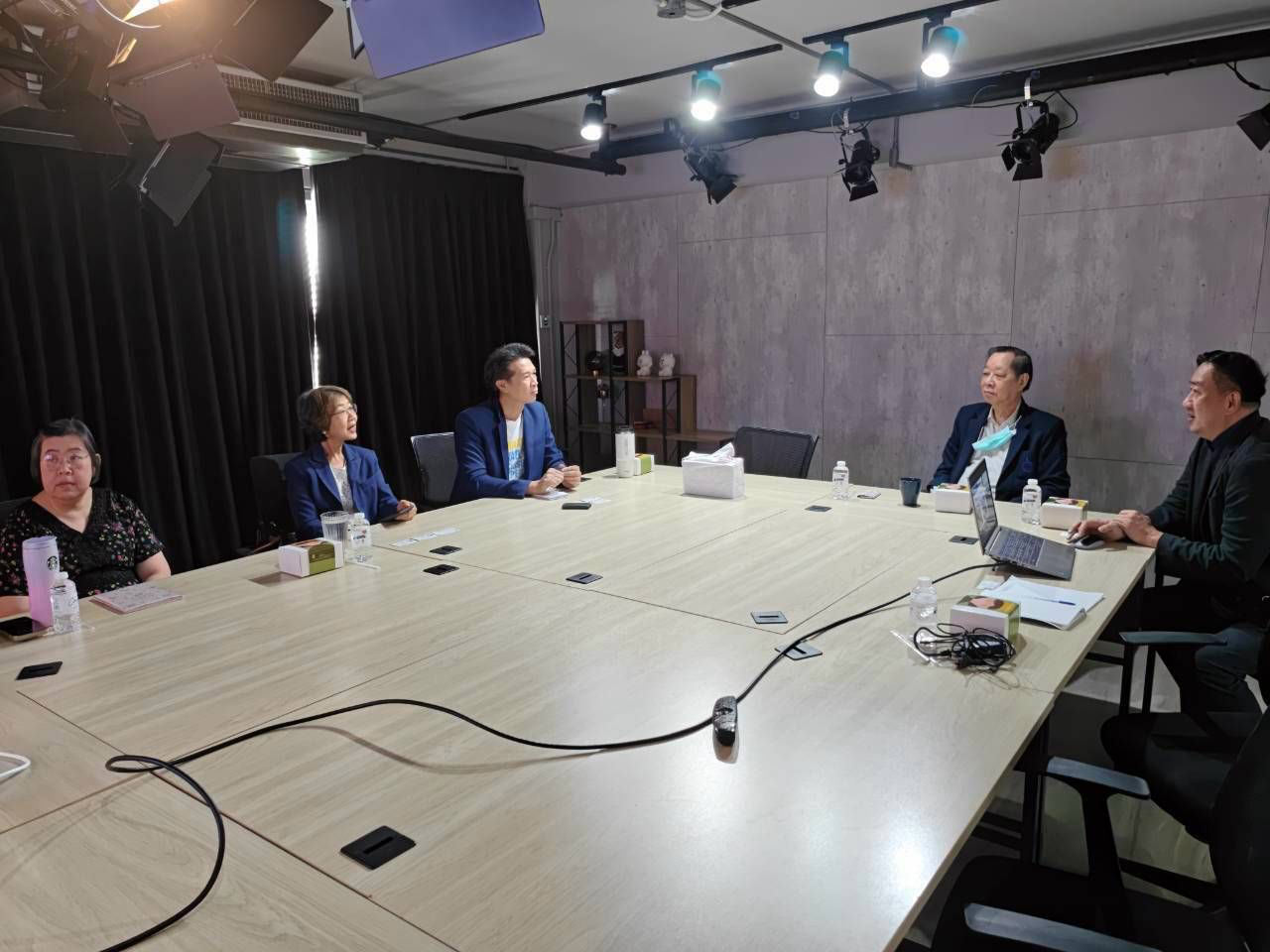 TPA and TNI Discuss Academic and Business Collaboration with Phyathai - Paolo Hospital Groups